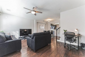Spacious 4-bedroom house with AC and WiFi in amazing Entire home in Irving, Texas